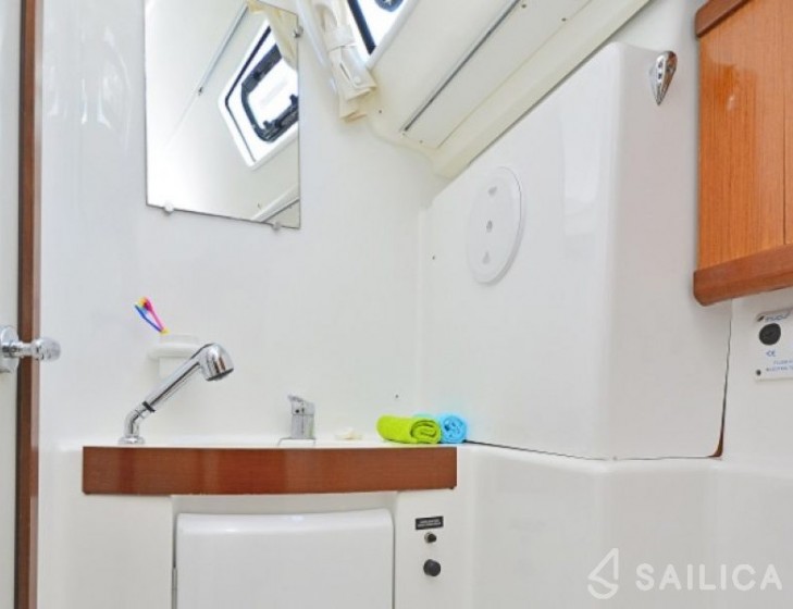Oceanis 43 - Yacht Charter Sailica