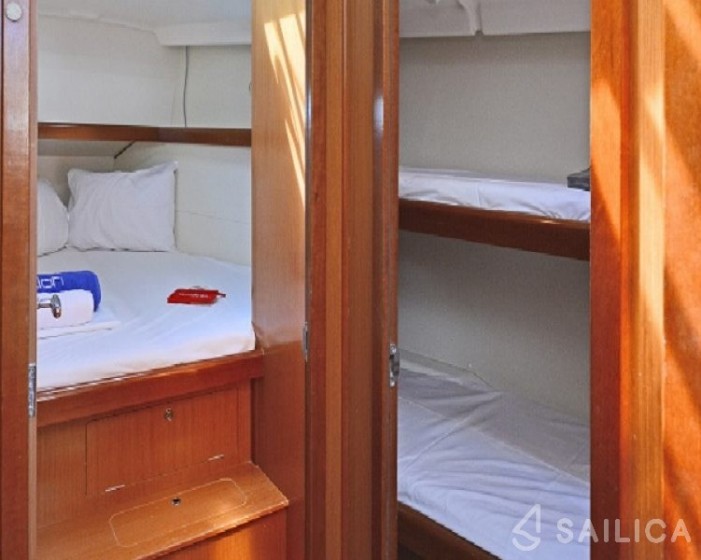 Oceanis 43 - Yacht Charter Sailica