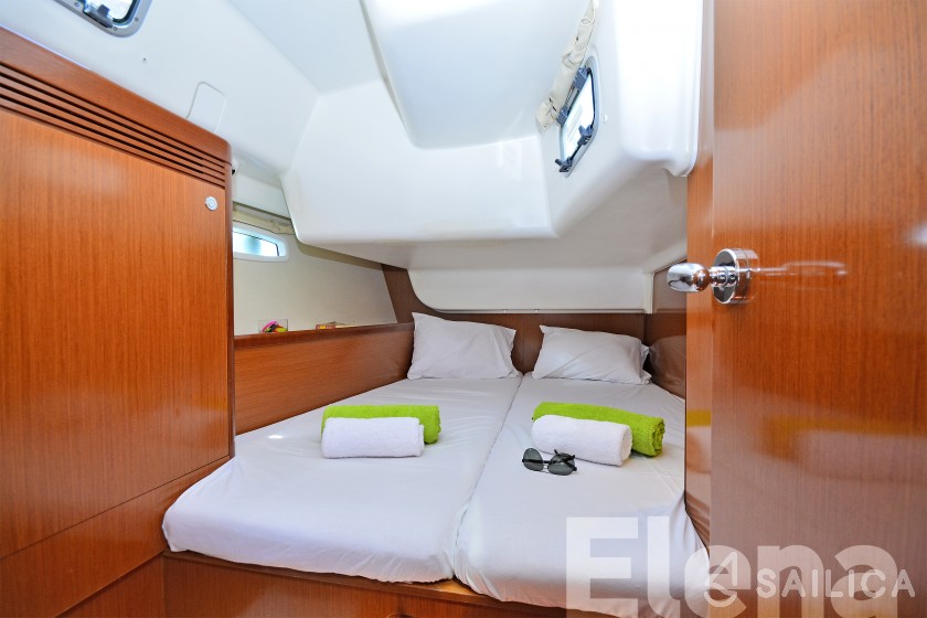 Oceanis 43 - Yacht Charter Sailica
