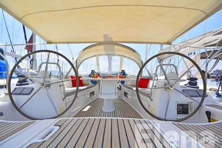 Oceanis 43 - Yacht Charter Sailica
