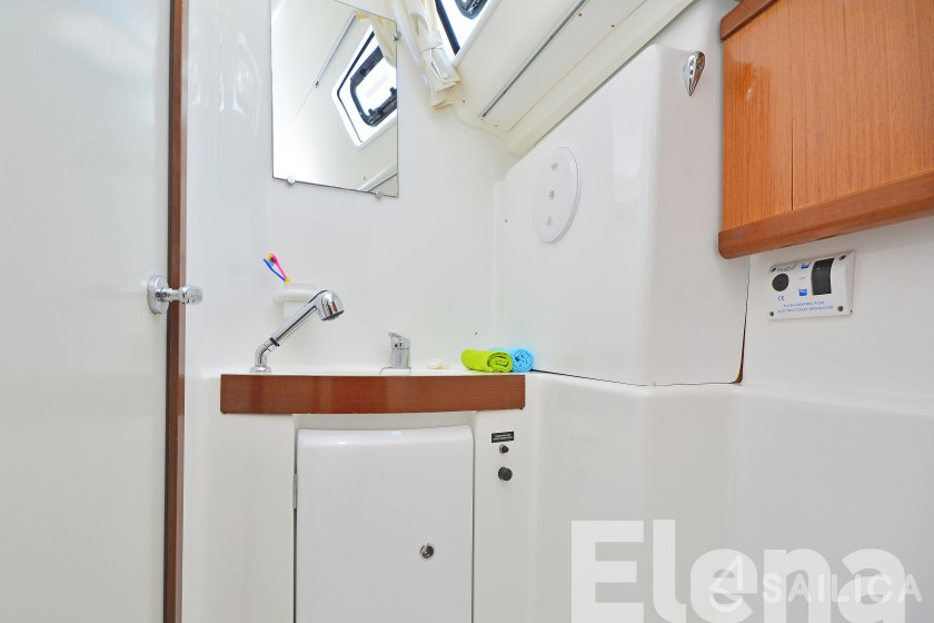 Oceanis 43 - Yacht Charter Sailica