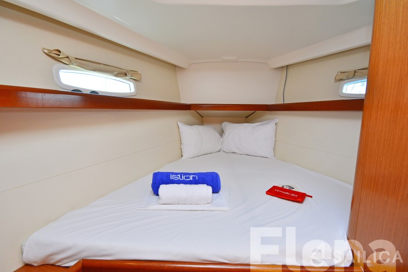 Oceanis 43 - Yacht Charter Sailica