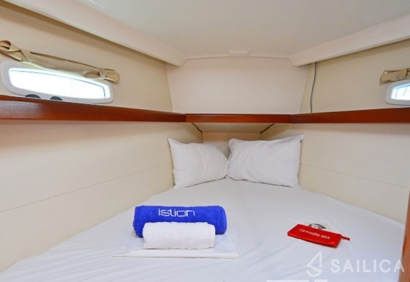 Oceanis 43 - Yacht Charter Sailica