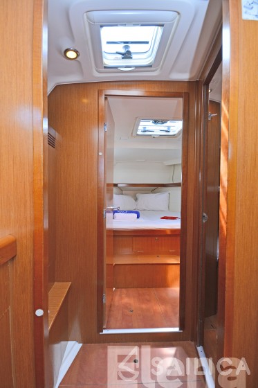 Oceanis 43 - Yacht Charter Sailica