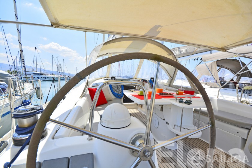 Oceanis 43 - Yacht Charter Sailica