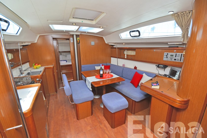 Oceanis 43 - Yacht Charter Sailica
