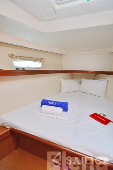 Oceanis 43 - Yacht Charter Sailica