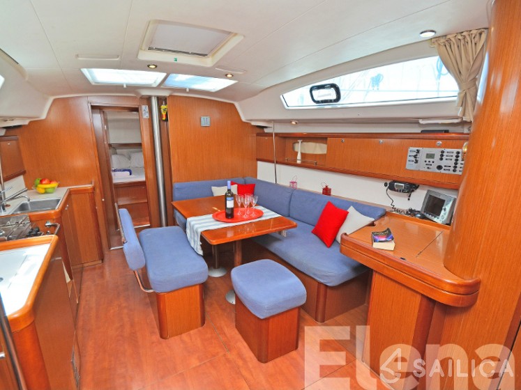 Oceanis 43 - Yacht Charter Sailica