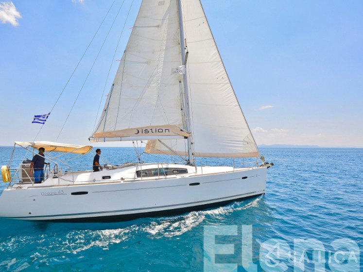 Oceanis 43 - Yacht Charter Sailica