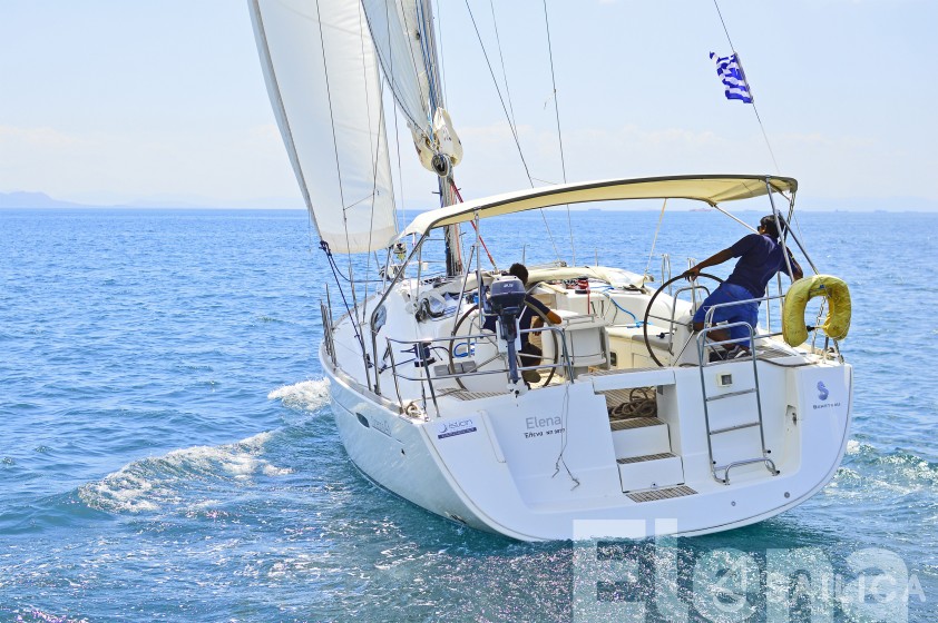 Oceanis 43 - Yacht Charter Sailica