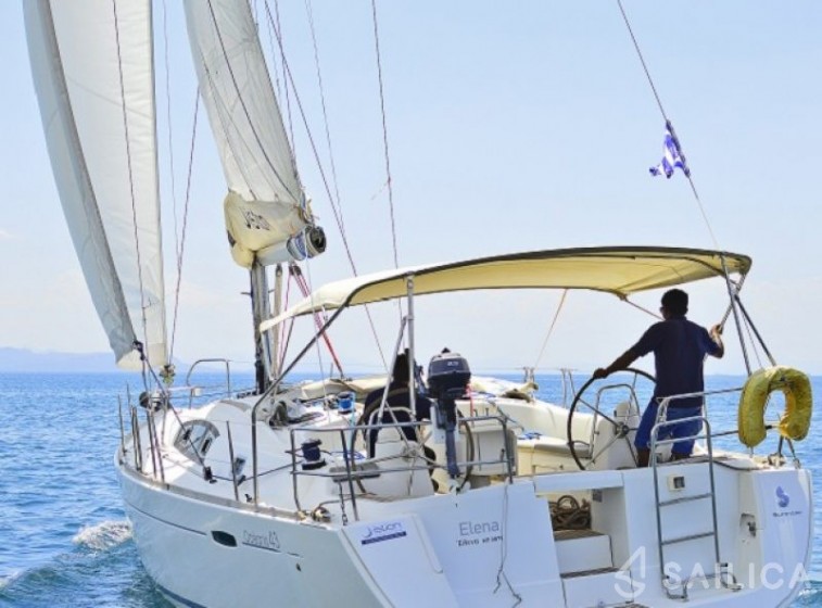 Oceanis 43 - Yacht Charter Sailica