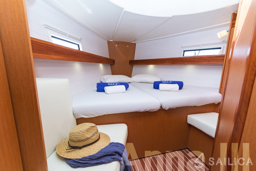 Bavaria Cruiser 40 - Yacht Charter Sailica
