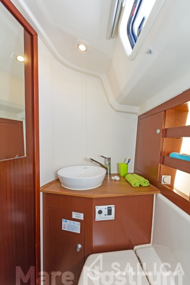 Hanse 385 - Yacht Charter Sailica