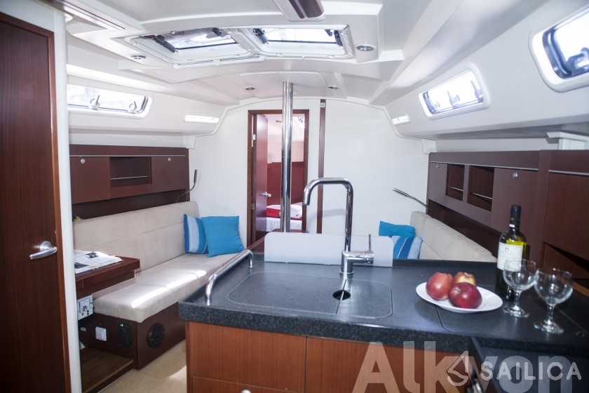 Hanse 345 - Yacht Charter Sailica