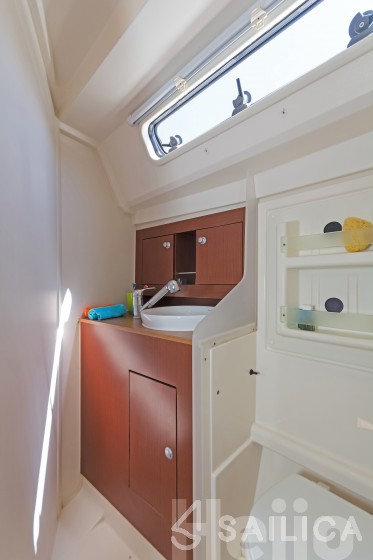 Hanse 345 - Yacht Charter Sailica