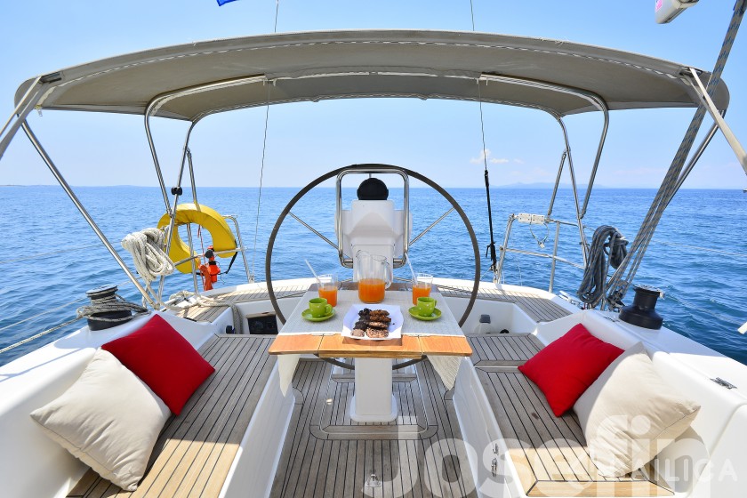 Hanse 325 - Yacht Charter Sailica