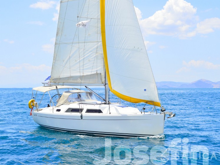 Hanse 325 - Yacht Charter Sailica