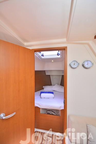 Hanse 325 - Yacht Charter Sailica