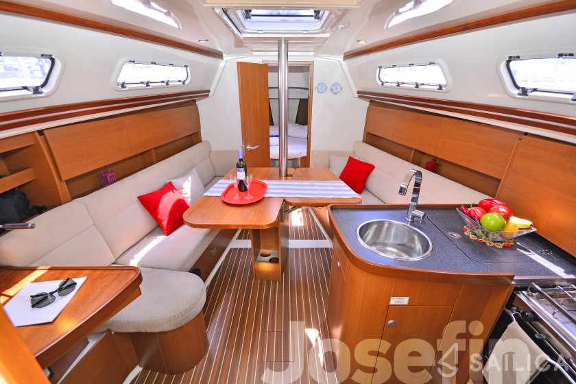 Hanse 325 - Yacht Charter Sailica