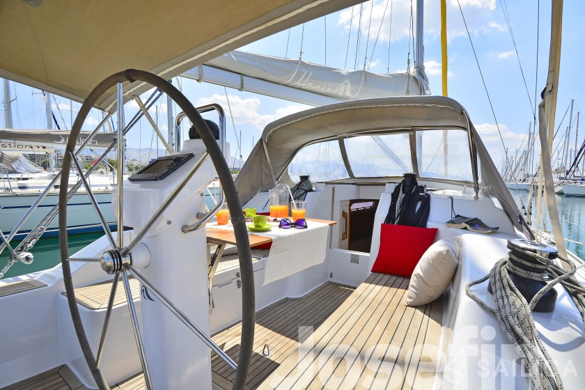 Hanse 325 - Yacht Charter Sailica