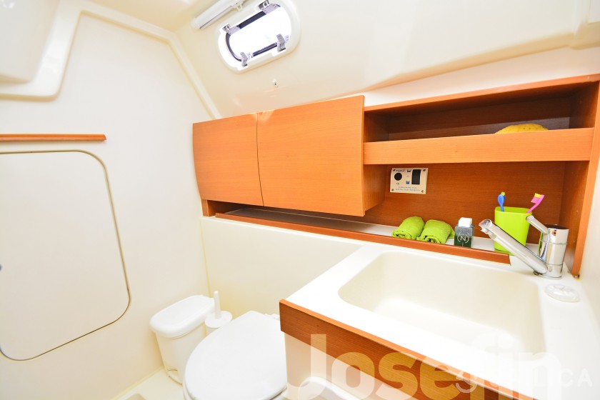 Hanse 325 - Yacht Charter Sailica