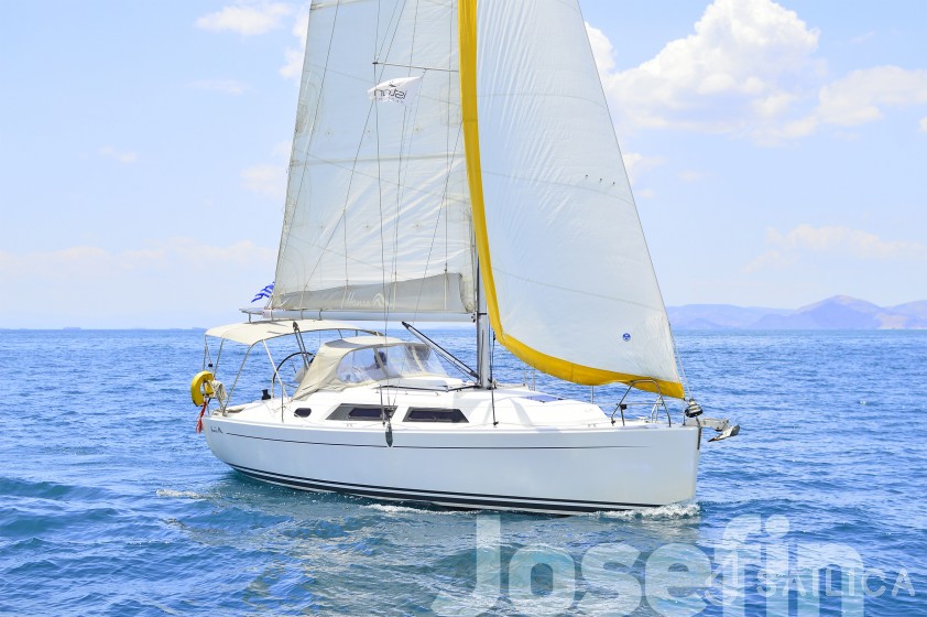 Hanse 325 - Yacht Charter Sailica