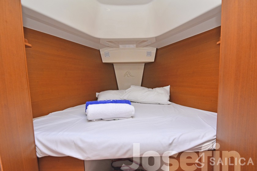 Hanse 325 - Yacht Charter Sailica
