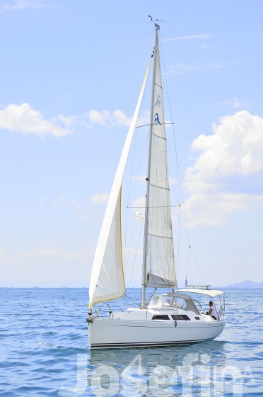 Hanse 325 - Yacht Charter Sailica