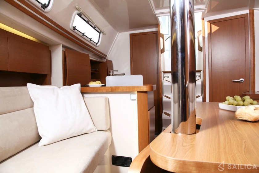 Hanse 325 - Yacht Charter Sailica