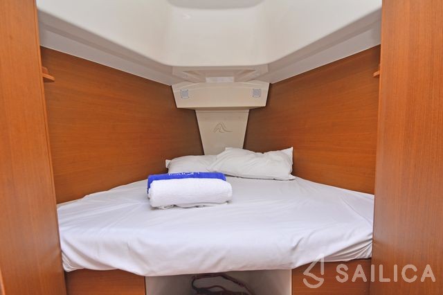 Hanse 325 - Yacht Charter Sailica