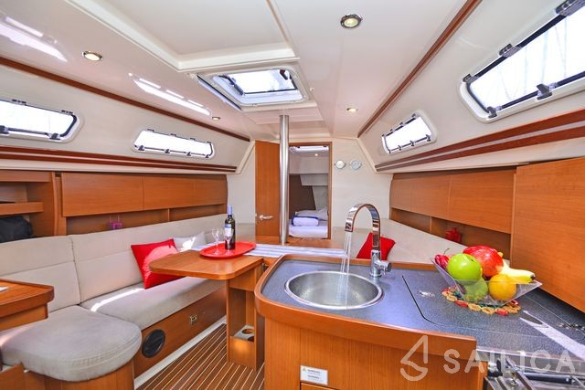 Hanse 325 - Yacht Charter Sailica