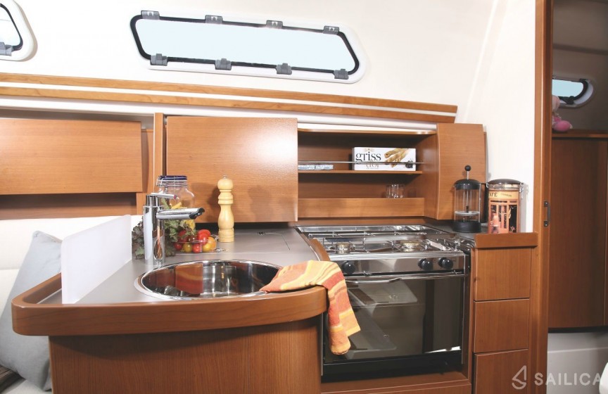 Hanse 325 - Yacht Charter Sailica