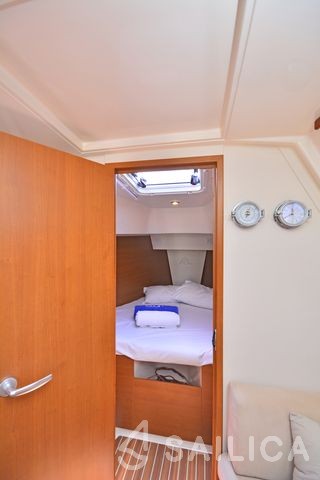 Hanse 325 - Yacht Charter Sailica