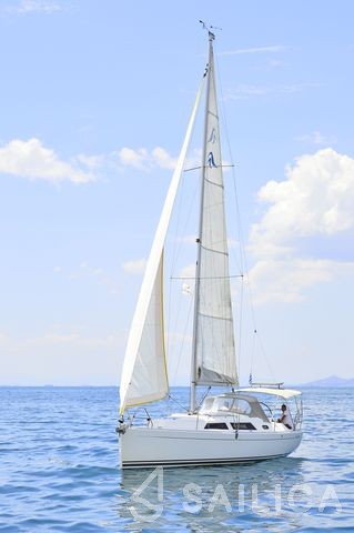 Hanse 325 - Yacht Charter Sailica