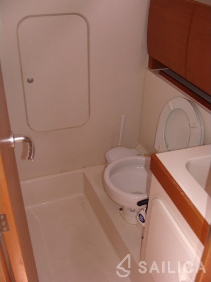 Hanse 325 - Yacht Charter Sailica