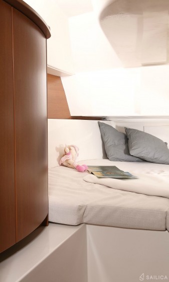 Hanse 325 - Yacht Charter Sailica