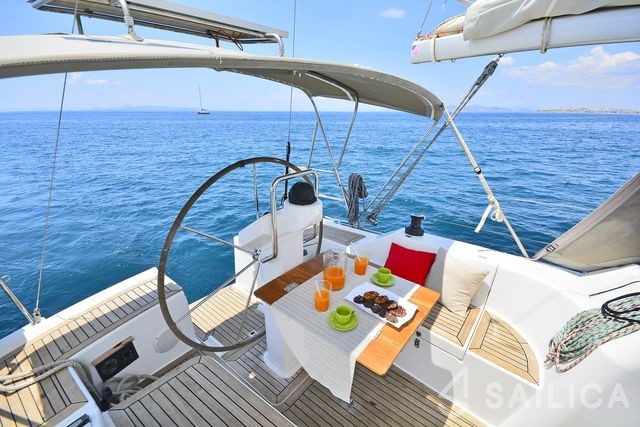 Hanse 325 - Yacht Charter Sailica