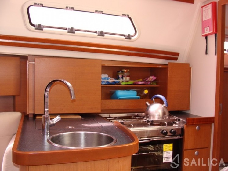 Hanse 325 - Yacht Charter Sailica
