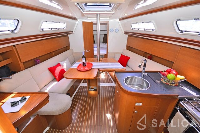 Hanse 325 - Yacht Charter Sailica