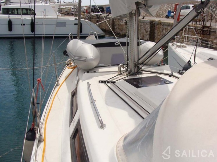 Hanse 325 - Yacht Charter Sailica