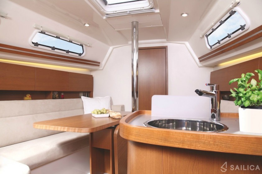 Hanse 325 - Yacht Charter Sailica