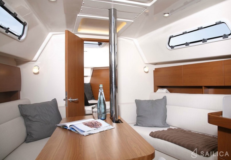 Hanse 325 - Yacht Charter Sailica
