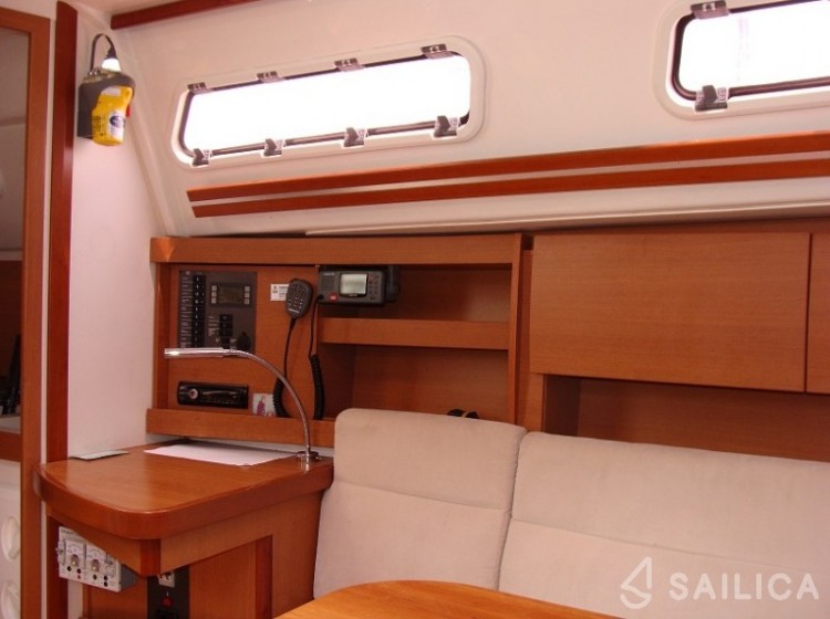 Hanse 325 - Yacht Charter Sailica