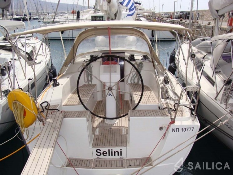 Hanse 325 - Yacht Charter Sailica