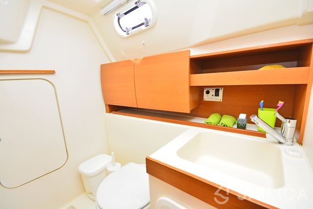 Hanse 325 - Yacht Charter Sailica