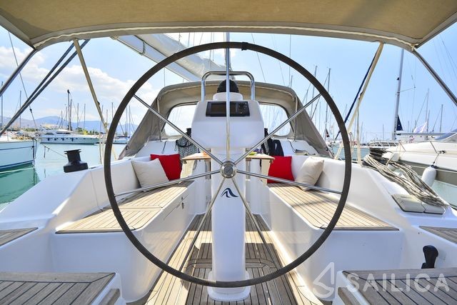 Hanse 325 - Yacht Charter Sailica