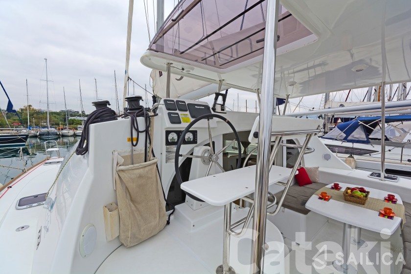 Lagoon 380 S2 - Yacht Charter Sailica