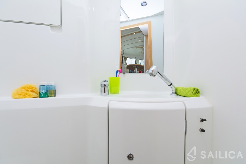 Lagoon 380 S2 - Yacht Charter Sailica