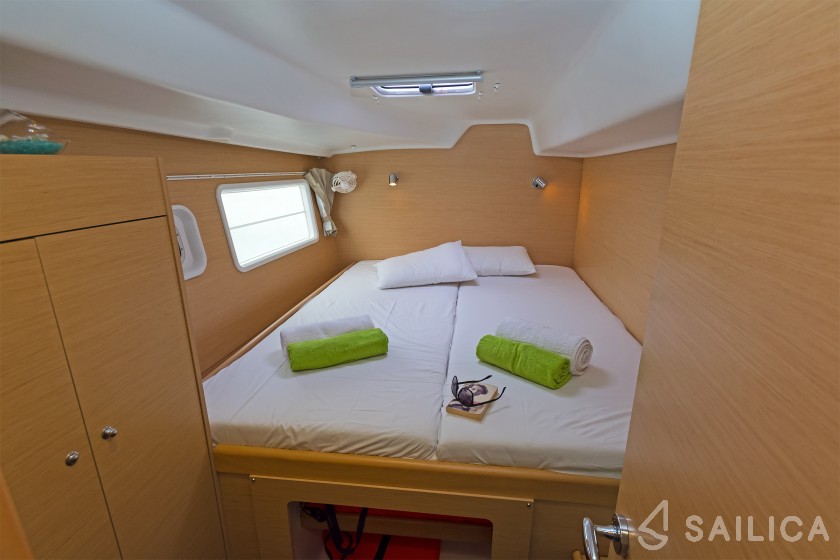 Lagoon 380 S2 - Yacht Charter Sailica