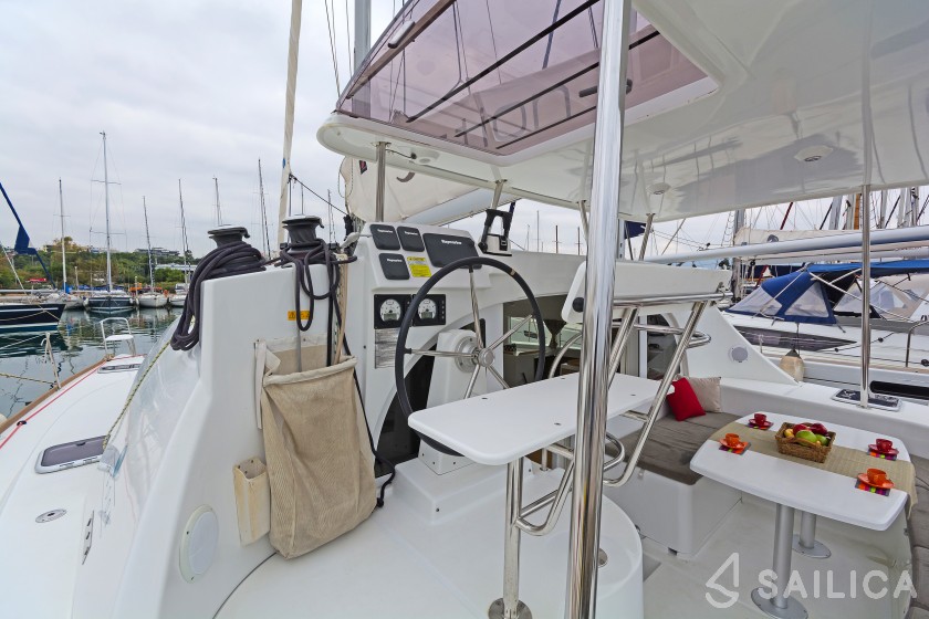 Lagoon 380 S2 - Yacht Charter Sailica